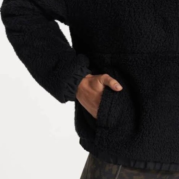 Vuori Cozy Sherpa Popover in Black Size Large - Picture 9 of 16
